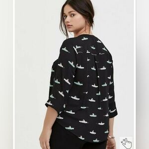 Torrid Harper 3/4 sleeve Freeway Frenchie Popover Top 2